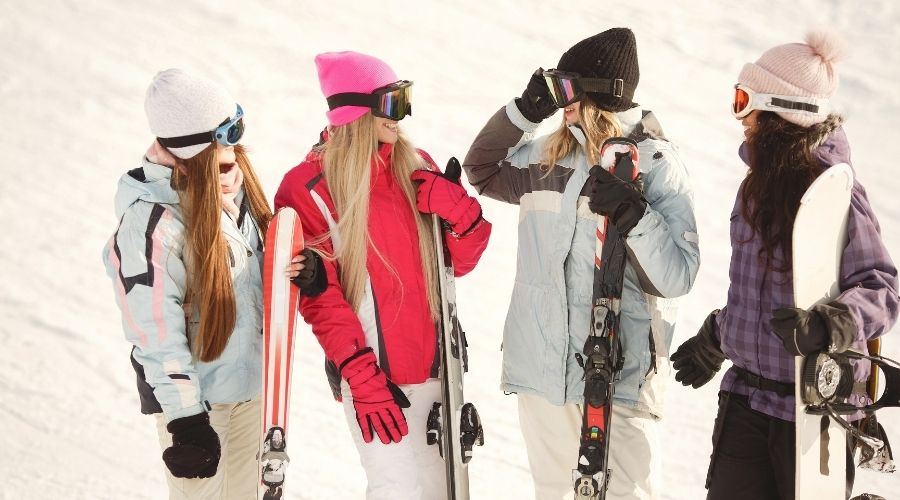 ropa adecuada y segura para esquiar
